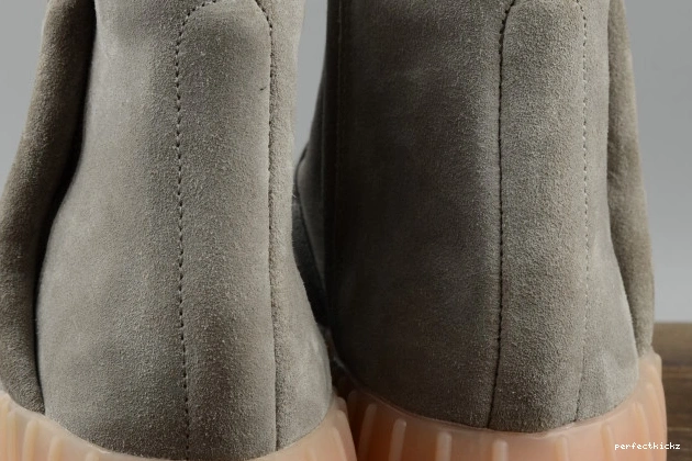 GUM DARK 750 ADIDAS GLOW LIGHT GREY YEEZY BOOST BB1840 0815